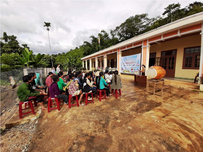 Điểm trường Tắk Lũ nằm trên một quả đồi.