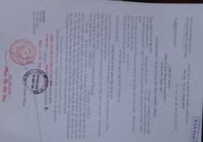 Trong giấy chứng nhận có ghi rõ tên là Trung tâm ngoại ngữ Kinh tế sáng tạo (ảnh Trinh Phúc).