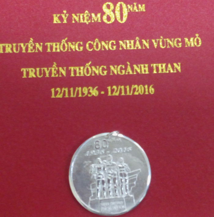 Nhiều đơn vị "cắn răng" chi tiền vì chủ trương chung (ảnh Trinh Phúc). Nhiều đơn vị "cắn răng" chi tiền vì chủ trương chung (ảnh Trinh Phúc).
