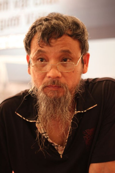 Nhà nghiên cứu Phan Cẩm Thượng (ảnh N.Đ.Toán): “Cái chính khiến người ta cảm thấy văn hóa nước ta xuống dốc là do nhiều vấn đề đang phát triển lộn ngược". Nhà nghiên cứu Phan Cẩm Thượng (ảnh N.Đ.Toán): “Cái chính khiến người ta cảm thấy văn hóa nước ta xuống dốc là do nhiều vấn đề đang phát triển lộn ngược".