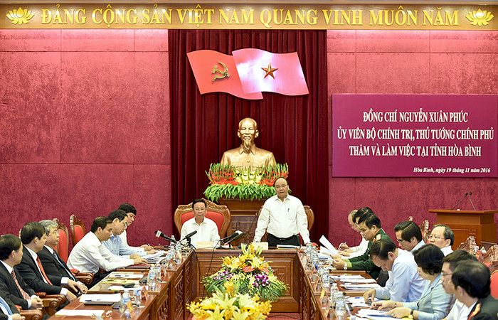 Thủ tướng Nguyễn Xuân Phúc làm việc với lãnh đạo tỉnh Hòa Bình. ảnh: VGP. Thủ tướng Nguyễn Xuân Phúc làm việc với lãnh đạo tỉnh Hòa Bình. ảnh: VGP.