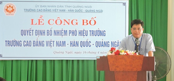 Ông Lê Trữ - Hiệu trưởng trường Cao đẳng Việt Nam - Hàn Quốc (Quảng Ngãi) bị kỷ luật cảnh cáo. Ảnh: viethanquangngai.edu.vn Ông Lê Trữ - Hiệu trưởng trường Cao đẳng Việt Nam - Hàn Quốc (Quảng Ngãi) bị kỷ luật cảnh cáo. Ảnh: viethanquangngai.edu.vn