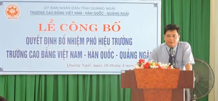 Ông Lê Trữ - Hiệu trưởng trường Cao đẳng Việt Nam - Hàn Quốc (Quảng Ngãi) bị kỷ luật cảnh cáo. Ảnh: viethanquangngai.edu.vn