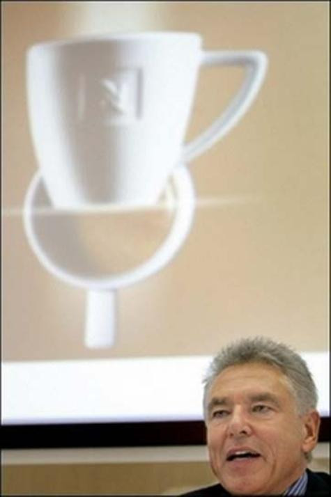 Chủ tịch kiêm Tổng giám đốc điều hành của Nestle Peter Brabeck-Letmathe. Ảnh AFP Chủ tịch kiêm Tổng giám đốc điều hành của Nestle Peter Brabeck-Letmathe. Ảnh AFP