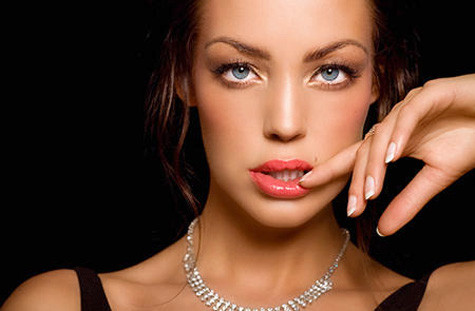 Dorien Rose rất giống Angelina Jolie. Dorien Rose rất giống Angelina Jolie.