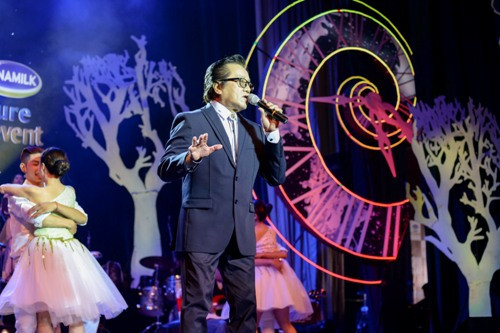 Phần kết của chương trình, ca sĩ Elvis Phương mang đến nhiều cảm với những sáng tác như Ai về sông Tương, Liên khúc Chờ người – Trăm nhớ ngàn thương và Mùa thu yêu thương đã làm đầy hơn nữa xúc cảm mùa thu trong âm nhạc của Tiếng thu.