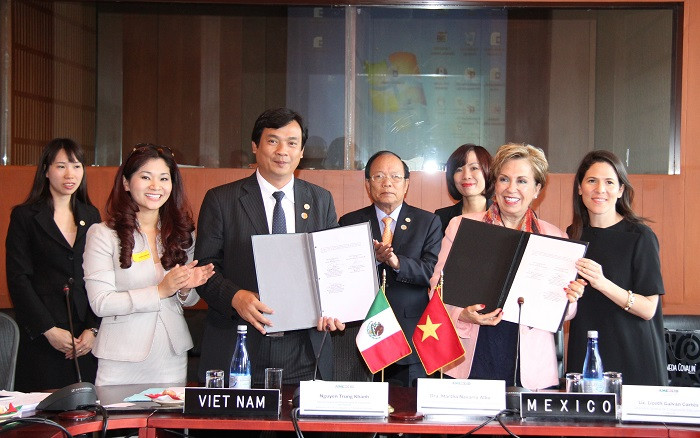 Ngài Bộ trưởng Kurubrena đã chúc mừng Bộ trưởng Hoàng Tuấn Anh đã có chuyến thăm tốt đẹp đến Mexico Ngài Bộ trưởng Kurubrena đã chúc mừng Bộ trưởng Hoàng Tuấn Anh đã có chuyến thăm tốt đẹp đến Mexico