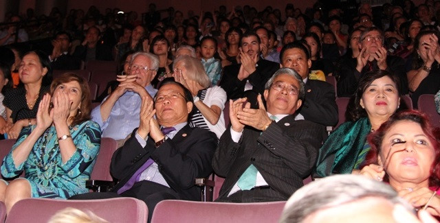 Bộ trưởng Hoàng Tuấn Anh và Đại sứ Việt Nam tại Hoa Kỳ Ông Phạm Quang Vinh tham dự khai mạc Bộ trưởng Hoàng Tuấn Anh và Đại sứ Việt Nam tại Hoa Kỳ Ông Phạm Quang Vinh tham dự khai mạc