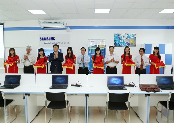 Phòng học thực hành “Samsung Lab – ICTU” Phòng học thực hành “Samsung Lab – ICTU”