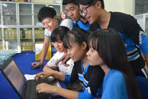 Cả học trò lẫn cha mẹ mệt mỏi, áp lực với đăng kí xét Đại học, Cao đẳng ảnh 2 Cả học trò lẫn cha mẹ mệt mỏi, áp lực với đăng kí xét Đại học, Cao đẳng ảnh 2