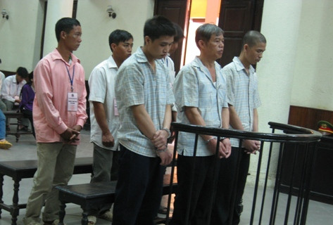 Các bị cáo trước vành móng ngựa Các bị cáo trước vành móng ngựa