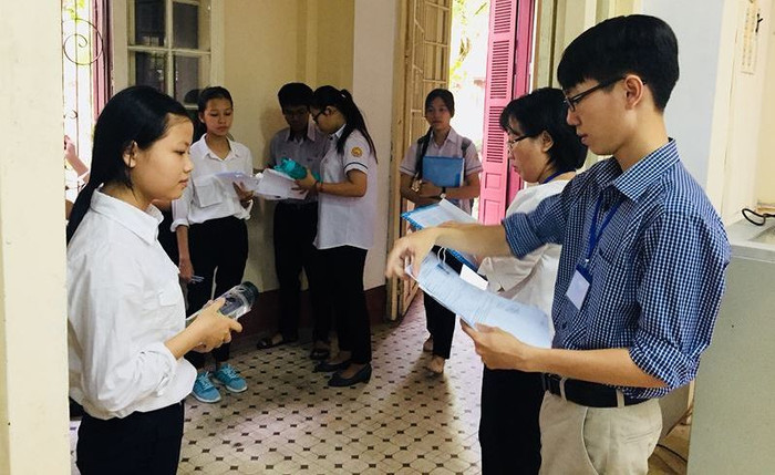 Thầy cô nên mạnh dạn cho điểm 10 đối với những bài thi tốt, được trình bày khoa học, thể hiện sự tự tin của học sinh. Ảnh: TL Thầy cô nên mạnh dạn cho điểm 10 đối với những bài thi tốt, được trình bày khoa học, thể hiện sự tự tin của học sinh. Ảnh: TL