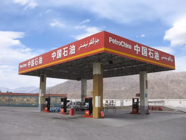 9. PetroChina Quốc gia: Trung Quốc Tài sản: 301 tỷ USD Doanh thu: 310 tỷ USD Lợi nhuận: 21 tỷ USD Dự trữ dầu: 11,1 tỷ thùng