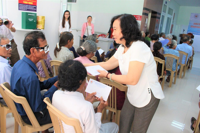 Masan Nutri-Science trao quà cho người nghèo sau khi phẫu thuật - ảnh nguồn Masan Nutri-Science. Masan Nutri-Science trao quà cho người nghèo sau khi phẫu thuật - ảnh nguồn Masan Nutri-Science.