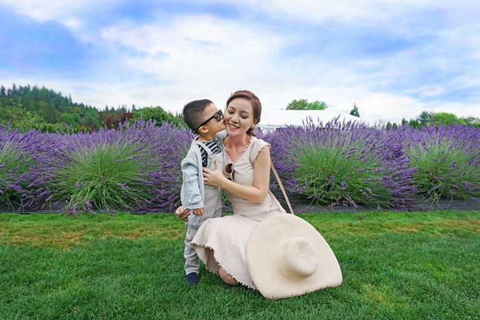 Hannah Nguyễn luôn tạo điều kiện để con trai được phát triển tự nhiên nhất. Hannah Nguyễn luôn tạo điều kiện để con trai được phát triển tự nhiên nhất.