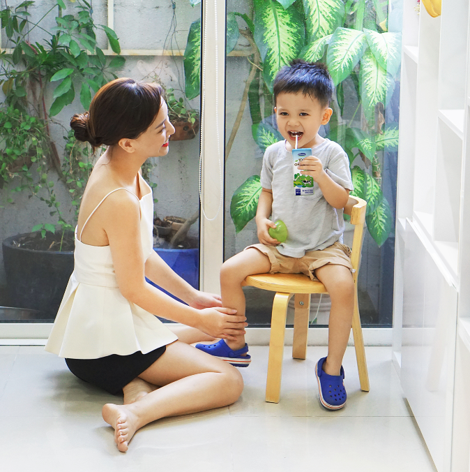 Sữa tươi Vinamilk 100% Organic được Hannah lựa chọn cho sức khỏe của cả gia đình. Sữa tươi Vinamilk 100% Organic được Hannah lựa chọn cho sức khỏe của cả gia đình.