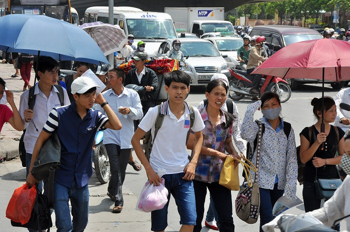 Hối hả trong dòng xe cộ đông đúc Hối hả trong dòng xe cộ đông đúc