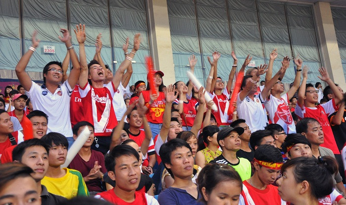 Reo hò cuồng nhiệt trên khán đài Reo hò cuồng nhiệt trên khán đài