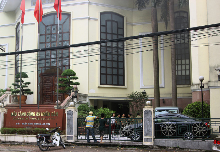 Tầng 1 của bảo tàng Công an Nhân dân bốc khói đen Tầng 1 của bảo tàng Công an Nhân dân bốc khói đen