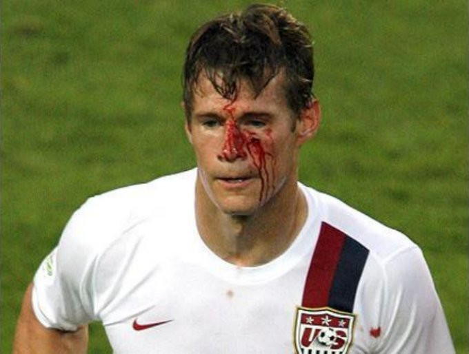 Tiền đạo đội tuyển Mỹ, Brian McBride. Tiền đạo đội tuyển Mỹ, Brian McBride.