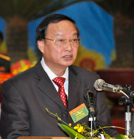 Tại đây, ông Tô Huy Rứa, Ủy viên Bộ Chính trị, Trưởng ban Tổ chức Trung ương, cho biết Bộ Chính trị đã thống nhất cao nhiều công việc hệ trọng. Thứ nhất, từng vị trong Bộ Chính trị, Ban Bí thư căn cứ vào ý kiến đóng góp của các thành viên khác và kết luận bước đầu của Bộ Chính trị để hoàn thiện, bổ sung và nâng cao chất lượng báo cáo kiểm điểm của mình, trên tinh thần nghiêm khắc, thẳng thắn, cầu thị, tiếp thu tối đa ý kiến đóng góp của các tập thể, cá nhân đương chức và nghỉ hưu. Báo cáo này vừa để trình với trung ương, vừa làm gương cho cấp dưới và là kinh nghiệm cho khóa sau. Thứ hai, giao Văn phòng Trung ương và các cơ quan hữu quan nghiên cứu đầy đủ, thận trọng các ý kiến thảo luận của Bộ Chính trị, Ban Bí thư, trên cơ sở đó hoàn chỉnh, bổ sung, nâng cao chất lượng báo cáo kiểm điểm của tập thể Bộ Chính trị, Ban Bí thư. Văn phòng Trung ương cũng chuẩn bị bản giải trình, tiếp thu các ý kiến đóng góp của các cá nhân, cấp ủy với tập thể Bộ Chính trị, Ban Bí thư.