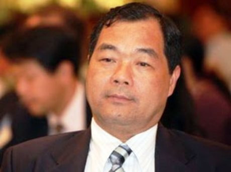 "Đây là tin đồn thất thiệt, hoàn toàn thất thiệt, rằng tôi bị công an mời hay bị công an bắt, cái này chưa hề có. Ngày hôm nay sẵn dịp được các cơ quan báo đài, truyền hình hỏi thăm về tôi, tôi rất cám ơn. Tôi khẳng định là tôi chưa hề bị công an mời, bị hỏi thăm hay gì cả. Tất cả đều là tin thất thiệt.Riêng về hoạt động của hệ thống ngân hàng, Thống đốc Ngân hàng Nhà nước đã khẳng định sẽ không để hệ thống hệ thống ngân hàng lâm vào khó khăn, nhất là về thanh khoản", ông Trầm Bê nói. Ông Trầm Bê cũng khẳng định: Trước những tin đồn thất thiệt, Sacombank không có ảnh hưởng một chút nào cả. "Đây là tin đồn thất thiệt, hoàn toàn thất thiệt, rằng tôi bị công an mời hay bị công an bắt, cái này chưa hề có. Ngày hôm nay sẵn dịp được các cơ quan báo đài, truyền hình hỏi thăm về tôi, tôi rất cám ơn. Tôi khẳng định là tôi chưa hề bị công an mời, bị hỏi thăm hay gì cả. Tất cả đều là tin thất thiệt.Riêng về hoạt động của hệ thống ngân hàng, Thống đốc Ngân hàng Nhà nước đã khẳng định sẽ không để hệ thống hệ thống ngân hàng lâm vào khó khăn, nhất là về thanh khoản", ông Trầm Bê nói. Ông Trầm Bê cũng khẳng định: Trước những tin đồn thất thiệt, Sacombank không có ảnh hưởng một chút nào cả.