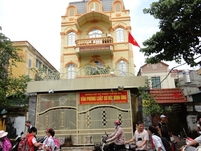 Hình ảnh văn phòng luật sư Bùi Đình Ứng sau khi bị đốt. Hình ảnh văn phòng luật sư Bùi Đình Ứng sau khi bị đốt.