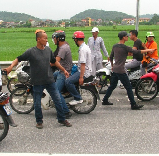 Dẹp đường. Dẹp đường.