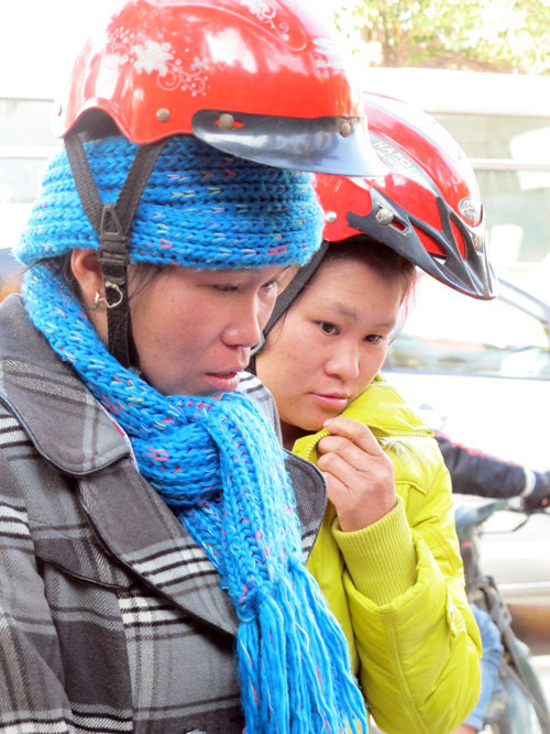 Kiểu đội mũ bảo hiểm này có lẽ chỉ có ở các các cô gái dân tộc Thái ở nước ta Kiểu đội mũ bảo hiểm này có lẽ chỉ có ở các các cô gái dân tộc Thái ở nước ta