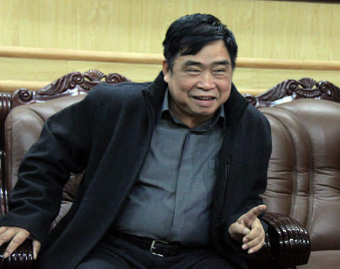 Trả lời báo chí, ông Đỗ Hữu Ca, giám đốc công an tp. Hải Phòng đã nói: " …việc cưỡng chế này được sự đồng tình rất cao của người dân trong khu vực. Hàng trăm người ra đó chứng kiến sự việc này đều rất ủng hộ lực lượng công an. Cho nên khi khám nghiệm hiện trường xong, giao lại cho địa phương thì chính những người dân xung quanh người ta vào đạp đổ, phá đổ. Cho nên việc phá cái chòi ấy (căn nhà hai tầng nhà ông Vươn – PV), chúng tôi kiểm tra lại thì không ai ra lệnh phá và cũng không biết ai làm bởi nhân dân lúc ấy người ta tràn xuống rất đông”.