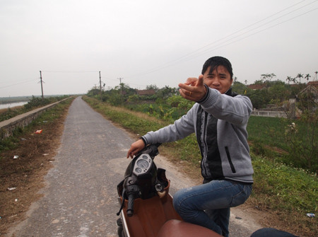 Ngay khi vụ cưỡng chế kết thúc, lực lượng công an xã đã tiếp quản khu đầm. Theo chỉ thị của “cấp trên”, họ không cho bất kỳ phóng viên, người dân nào tiếp cận hiện trường vụ cưỡng chế. Đồng thời, một số kẻ lưu manh còn đe dọa, chửi bới phóng viên.