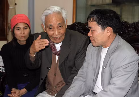 Gia đình Đoàn Văn Vươn chuẩn bị mọi thủ tục để kiện UBND huyện Tiên Lãng về tội hủy hoại tài sản, tố cáo ông Đỗ Hữu Ca về chuyện “đổ tội” cho dân phá nhà.