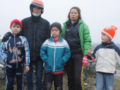 Người nhà ông Đoàn Văn Vươn Người nhà ông Đoàn Văn Vươn