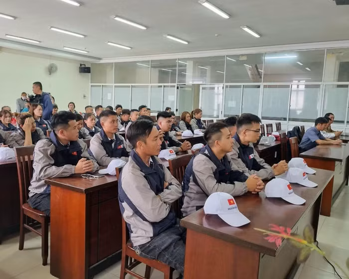 Lễ đón đoàn lao động Lâm Đồng tại Hàn Quốc (Nguồn: Fanpage của Trung tâm Dịch vụ việc làm Lâm Đồng). Lễ đón đoàn lao động Lâm Đồng tại Hàn Quốc (Nguồn: Fanpage của Trung tâm Dịch vụ việc làm Lâm Đồng).