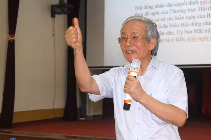 Phó giáo sư Võ Kim Sơn cho rằng, muốn kiểm soát quyền lực thì vẽ cái vòng quyền lực rõ ràng, nếu ai ra khỏi vòng thì xử lý (ảnh Ảnh: thuongtin.hanoi.gov.vn).