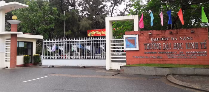 Trường Đại học Kinh tế Đà Nẵng sẽ tìm kiếm thêm nhiều nguồn thu khác sau khi "bầu sữa ngân sách" bị cắt. Ản: An Nguyên Trường Đại học Kinh tế Đà Nẵng sẽ tìm kiếm thêm nhiều nguồn thu khác sau khi "bầu sữa ngân sách" bị cắt. Ản: An Nguyên