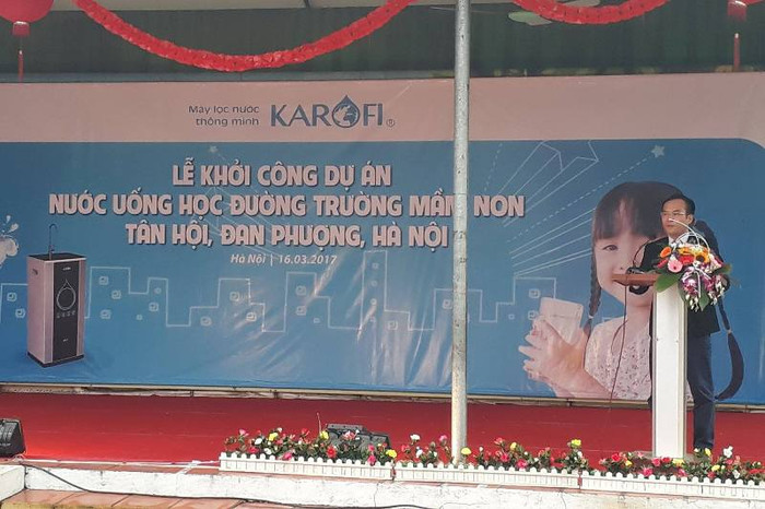 Ông Lê Thanh Bình, Giám đốc kinh doanh toàn quốc, Công ty cổ phần Karofi Việt Nam phát biểu tại Lễ khởi công dự án "Nước uống học đường".