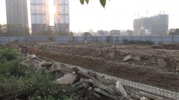 Dự án chung cư Kosmo Tây Hồ mới chuẩn bị khởi công nhưng đã rao bán rầm rộ trên các trang mạng và sàn bất động sản. Dự án chung cư Kosmo Tây Hồ mới chuẩn bị khởi công nhưng đã rao bán rầm rộ trên các trang mạng và sàn bất động sản.