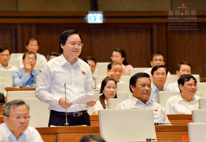 Bộ trưởng Bộ Giáo dục và Đào tạo - ông Phùng Xuân Nhạ (ảnh nguồn quochoi.vn).