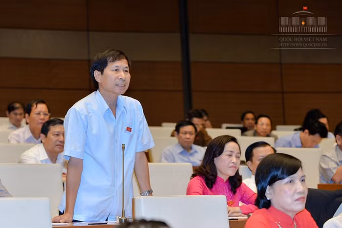 Đại biểu Quốc hội Bùi Văn Phương đoàn Ninh Bình (ảnh nguồn quochoi.vn).