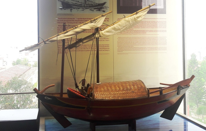 Thuyền buồm đi Hoàng Sa của thế hệ cha ông xưa.