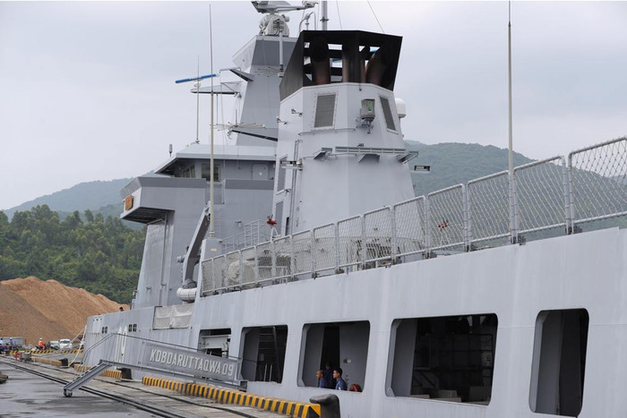 Tàu có chiều dài 80m, mớn nước 4m, trọng lượng 1.486 tấn.