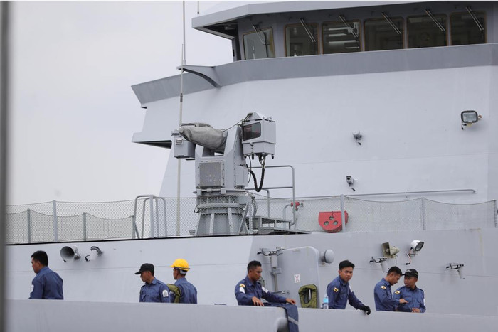 Do là tàu tuần tra nên hệ thống vũ khí trên tàu khá đơn giản, chỉ bao gồm một súng máy 27mm MLG 27.