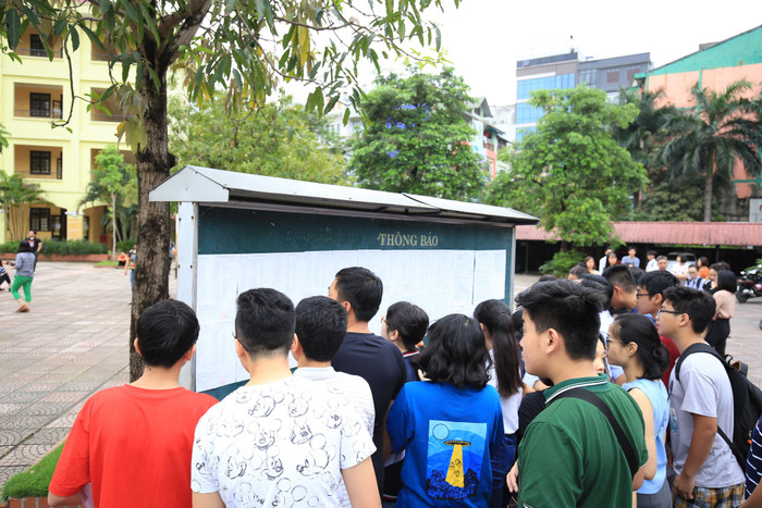 Sáng 2/6, Hà Nội có 497 thí sinh vắng mặt, 6 thí sinh vi phạm quy chế thi trong buổi thi môn Ngữ văn tại kỳ thi tuyển sinh lớp 10. (Ảnh minh họa: Thùy Linh) Sáng 2/6, Hà Nội có 497 thí sinh vắng mặt, 6 thí sinh vi phạm quy chế thi trong buổi thi môn Ngữ văn tại kỳ thi tuyển sinh lớp 10. (Ảnh minh họa: Thùy Linh)