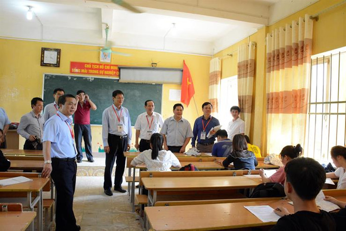 "Tôi thấy lo lắng cho thầy cô từ các trường đại học về coi thi quốc gia" ảnh 3