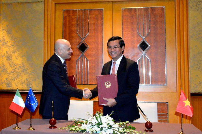 Theo chương trình ký kết, hai bên sẽ khuyến khích sự phát triển của ngôn ngữ và văn hóa của mỗi nước. (Ảnh: Bộ Giáo dục và Đào tạo) Theo chương trình ký kết, hai bên sẽ khuyến khích sự phát triển của ngôn ngữ và văn hóa của mỗi nước. (Ảnh: Bộ Giáo dục và Đào tạo)