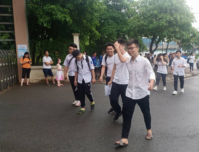 Đến 19h ngày 24/6, tổng số thí sinh đã đến làm thủ tục dự thi trên toàn quốc là 879.742/887.104 thí sinh đăng ký dự thi, đạt tỷ lệ 99,17%. (Ảnh: Kim Sơn) Đến 19h ngày 24/6, tổng số thí sinh đã đến làm thủ tục dự thi trên toàn quốc là 879.742/887.104 thí sinh đăng ký dự thi, đạt tỷ lệ 99,17%. (Ảnh: Kim Sơn)