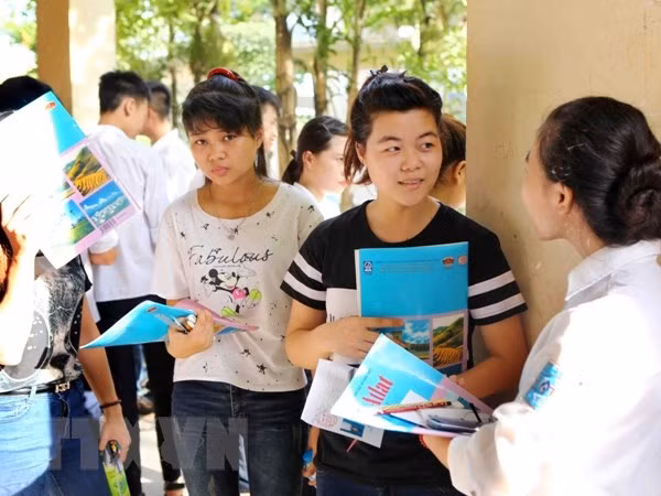 Thí sinh được mang vào phòng thi Atlat địa lý Việt Nam đối với môn thi địa lý với điều kiện tài liệu này không được đánh dấu hoặc viết thêm nội dung gì. (Ảnh minh họa: TTXVN)