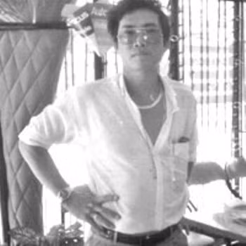 Là "đàn anh", như Lâm "chín ngón" ở dãy FG, tuy có thể tự do đi lại giữa các dãy nhưng lần nào cũng phải có vài ba vệ sĩ tháp tùng, nếu không ăn đao là cái chắc. Mỗi khi tham chiến, những tên du đãng này đều hai tay nắm chắc hai con dao. Con thứ ba giắt ngang bụng, phòng khi dao trên tay bị đánh rơi hay bị đối phương tước mất. Hỗn danh "thời hai tay ba đao" bắt nguồn từ đó, để chỉ giai đoạn 1970-1974 trong trại giam Chí Hoà. Là cánh tay phải của Đại Cathay, từng đâm trầy mặt và hạ bệ "tướng cướp cô đơn" Điền Khắc Kim để giành địa vị ông trùm, Lâm "chín ngón" trở thành một "cao thủ" được độc quyền bán thuốc phiện ở khu FG, đồng thời trở thành đại lý cung cấp loại "hàng đen" này cho toàn bộ trại Chí Hoà. Quyền khai thác "hàng trắng" ở dãy này thuộc về Chương "khùng", một tên giang hồ có số khác, kẻ từng dẫn đầu hàng chục tội phạm người Việt xông vào khu AB cướp thùng đựng tiền của đám tù nhân người Hoa gốc Hong Kong, Ma Cao, Đài Loan... và bị chém trọng thương. Đúng định kỳ, hàng đen từ bên ngoài được gửi vào "thăm nuôi" Lâm "chín ngón". Cai tù biết nhưng làm ngơ để được chia 30% lợi nhuận.