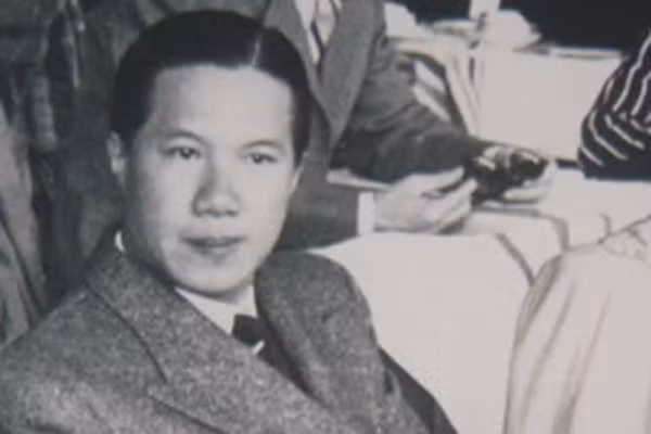 Một chuyện khác lại kể rằng việc Bảo Đại thường xuyên có nhân tình bên ngoài khiến cho Nam Phương Hoàng Hậu rất buồn lòng và ghen tuông. Nam Phương đã có ý định cho lái xe bắn lén vào Bảo Đại và người tình đang tự tình ở Đà Lạt. Biết trước được việc này, vợ quan toàn quyền đã nhanh chóng đi ra chỗ hẹn hò của vua Bảo Đại và người tình để có thể ngăn chặn một vụ án mạng. Không may rằng, do quá vội vã để có thể can ngăn một chuyện động trời không xảy ra, vợ quan Toàn quyền đã đi xe quá nhanh và bị tai nạn thiệt mạng.